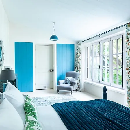 Saint-martin-de-re Sleeps 12 *
