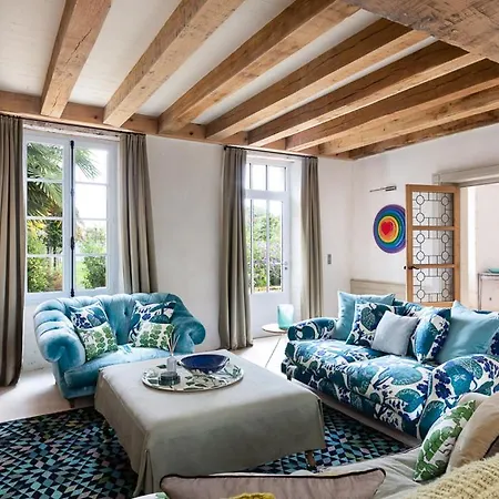 Saint-martin-de-re Sleeps 12