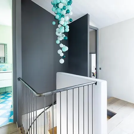 Saint-martin-de-re Sleeps 12 *