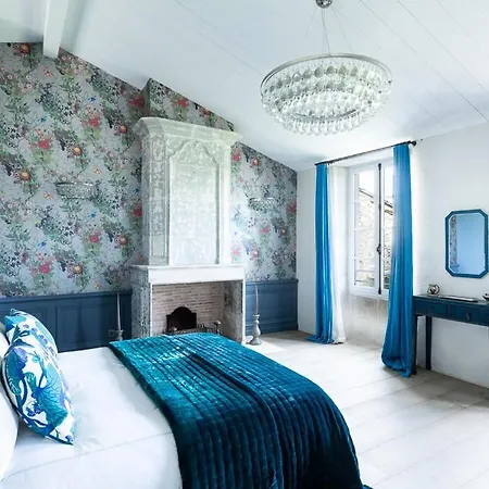 Saint-martin-de-re Sleeps 12