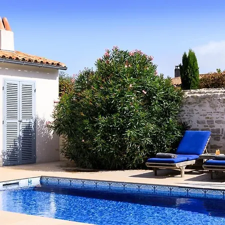 Saint-martin-de-re Sleeps 12