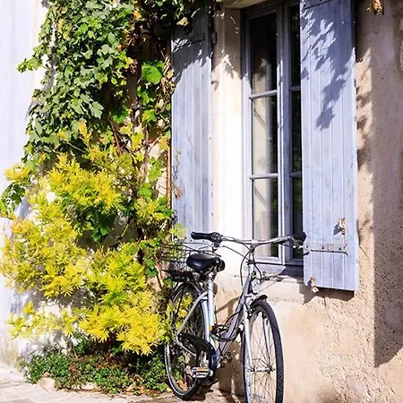 Saint-martin-de-re Sleeps 12 Villa