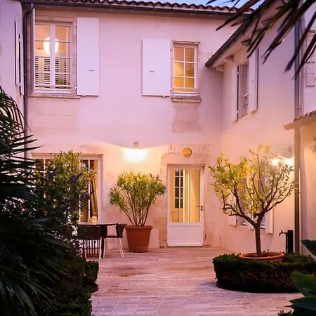 Saint-martin-de-re Sleeps 12 Villa Saint-Martin-de-Ré